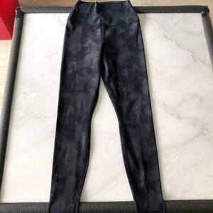 Alo Yoga high waisted leggings / tight / pant (dark grey charcoal dye print)